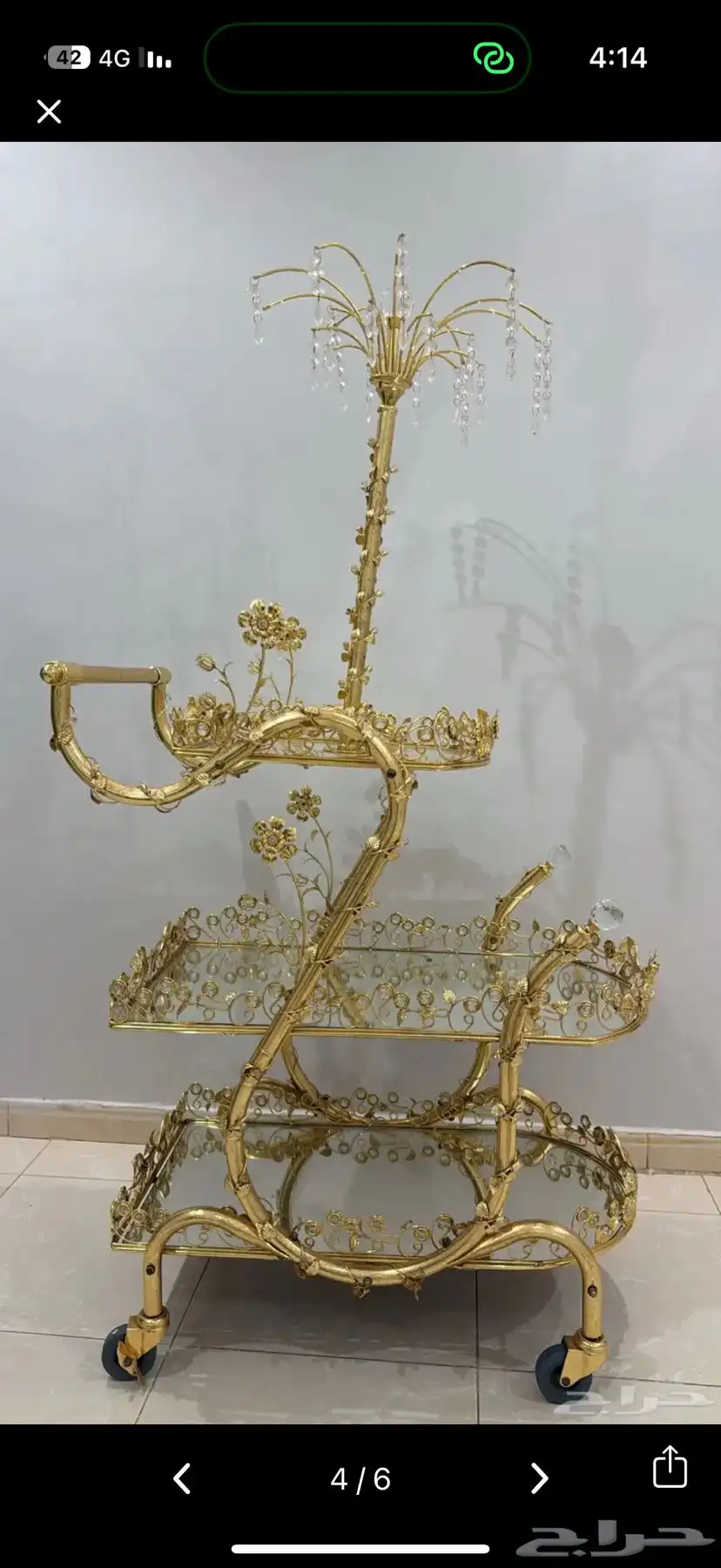 عربيه ضيافه ذهبيه فاخره وطاوله بيضا 0