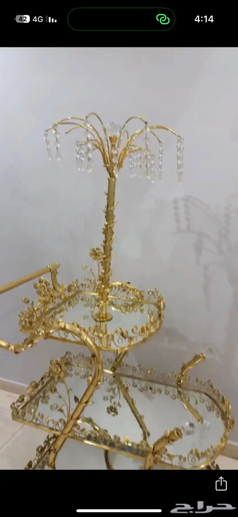 عربيه ضيافه ذهبيه فاخره وطاوله بيضا 2
