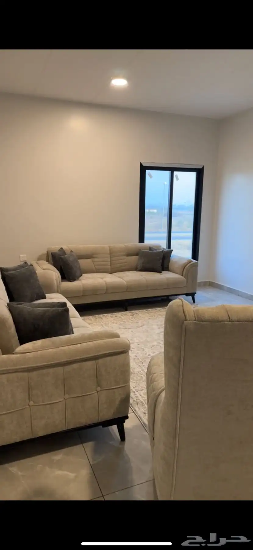 طقم كنب جديد للبيع لم يستخدم ولا مره سبب البيع النقل لمنطقه 3