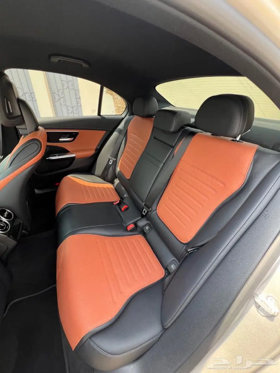 مرسيدس C 2024 AMG لون داخلي جملي وأسود 17