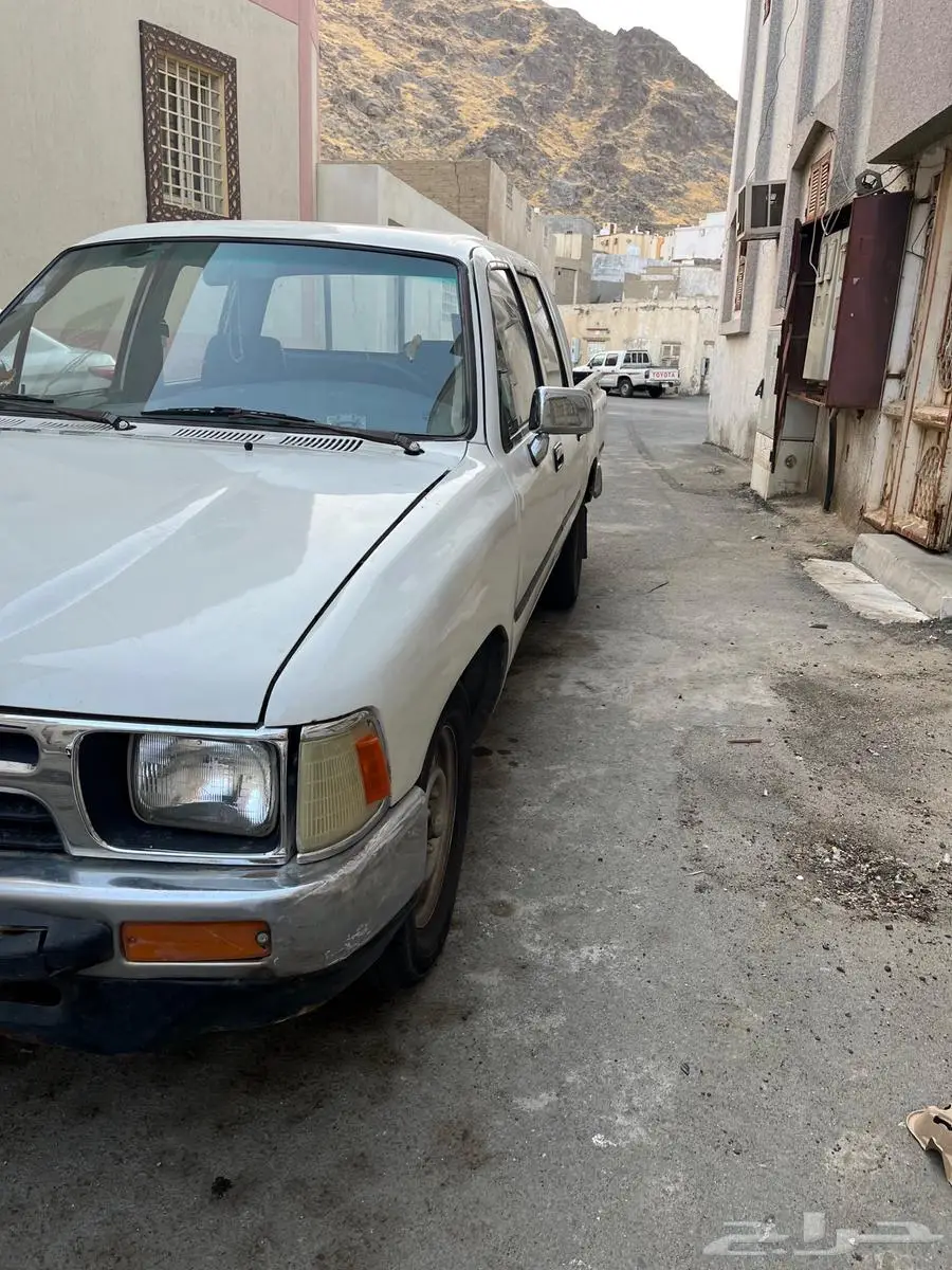 للبيع هايلوكس 90 على الشرط 9