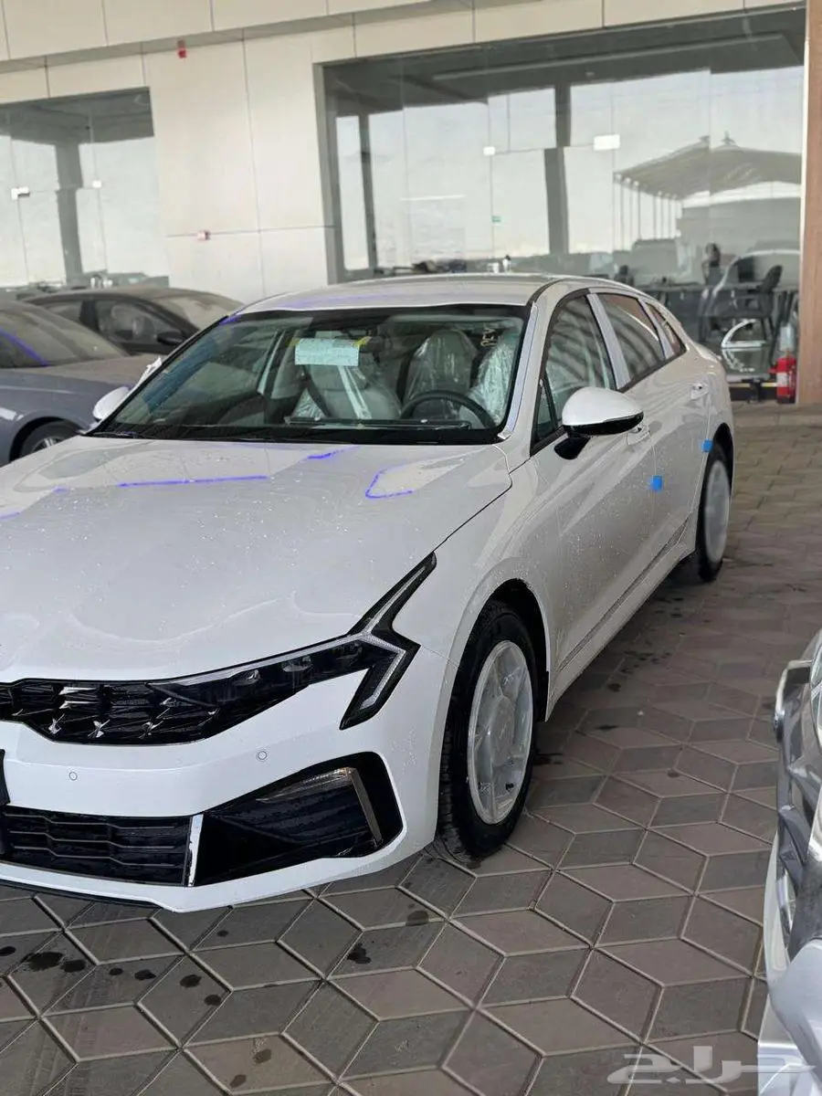 كيا k5 موديل 2025 فئة الاستاندر مطور 4
