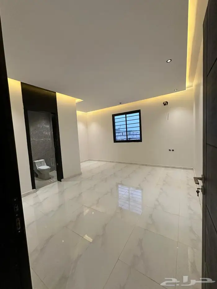 للبيع دور علوي مع ملحق مساحة 301م 8