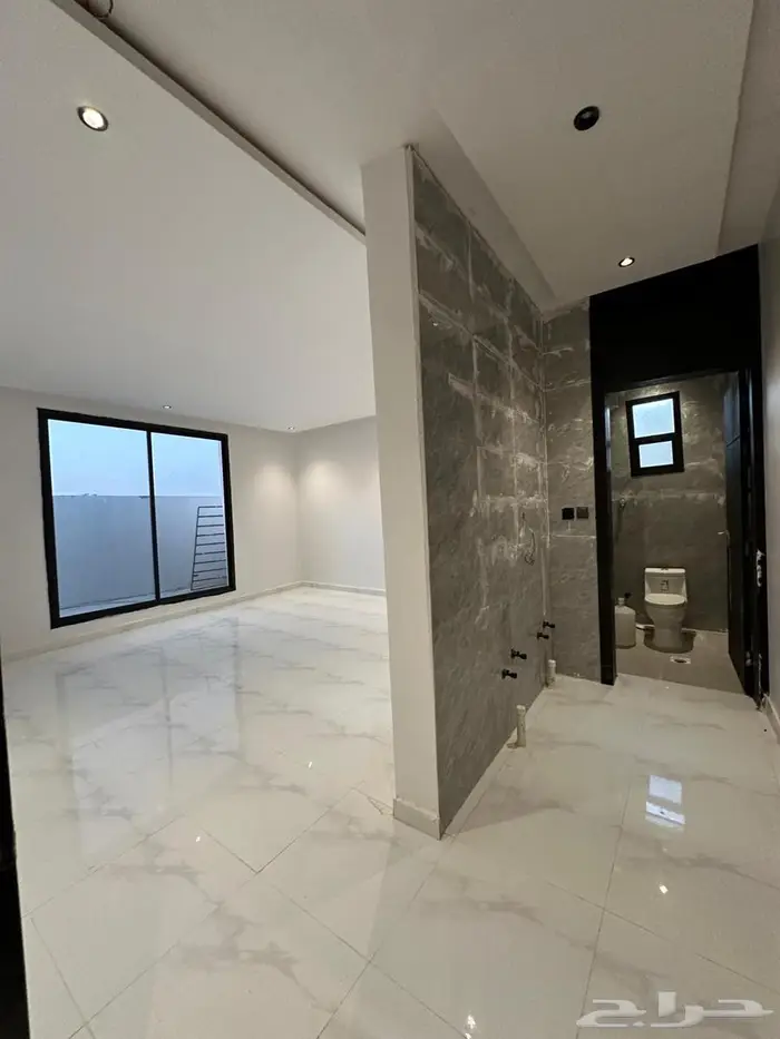 للبيع دور علوي مع ملحق مساحة 301م 10