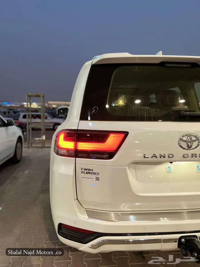 لاندكروزر ( GXR 4 ) بنزين موديل 2025 استلام فوري 329000 2