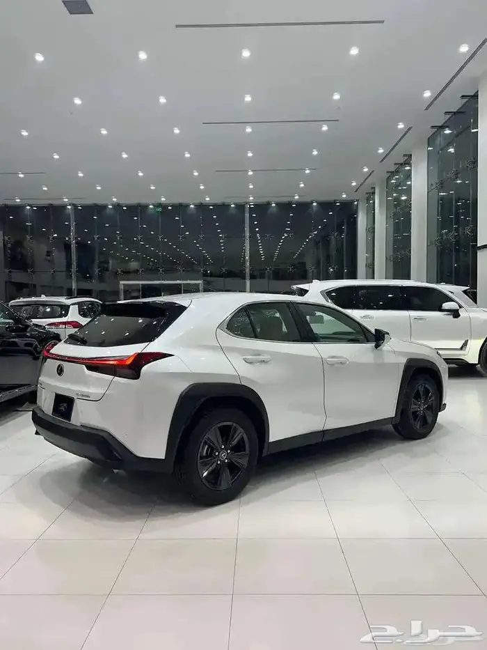لكزس ux300h موديل 2024 كاش وتقيسط جميع البنوك 9