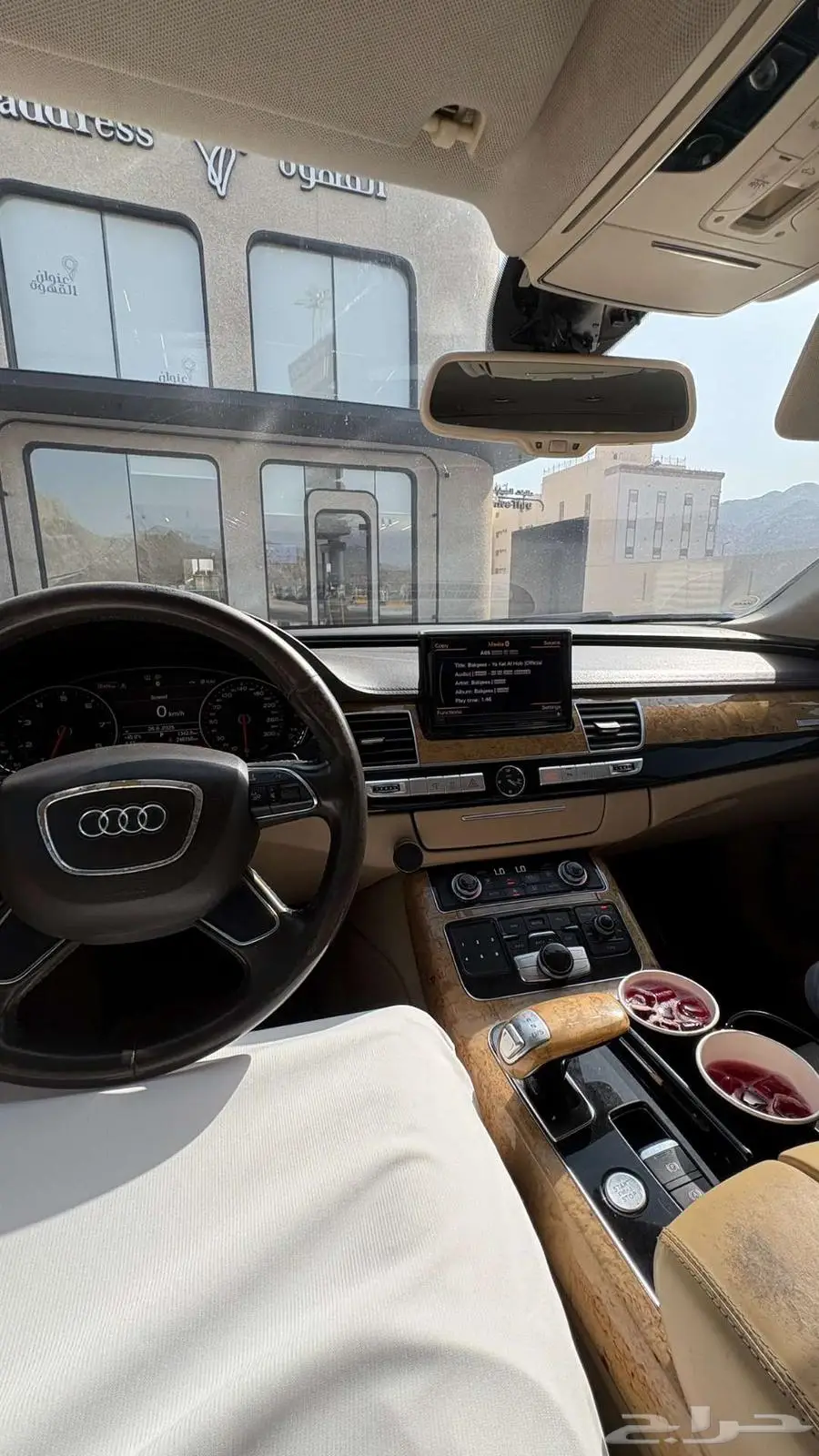 للبيع أو البدل Audi A8L 2012 على حالتها 2