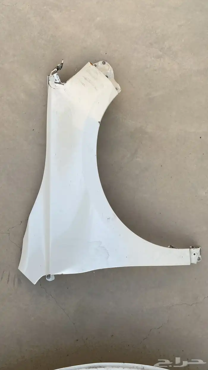 يوجد لدي كبوت كامري 17 وكاله وفيه صدمه خفيفه يتم تعديلها 2