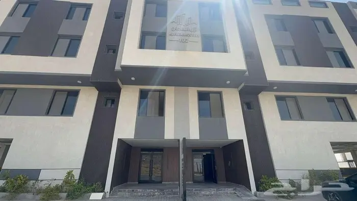 متاح شقة أمامية كبيرة مطلة على الشارع حي ولي العهد5 بمكة 0