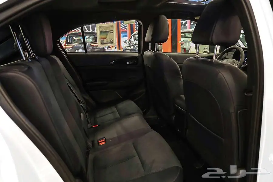 ميتسوبيشي اكليبس كروس GLS-HL 2025 تصميم رياضي عصري 17