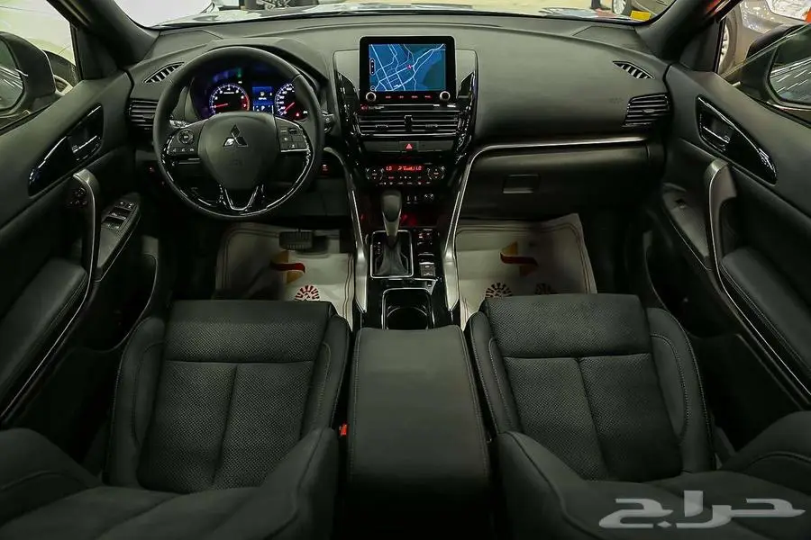 ميتسوبيشي اكليبس كروس GLS-HL 2025 تصميم رياضي عصري 16