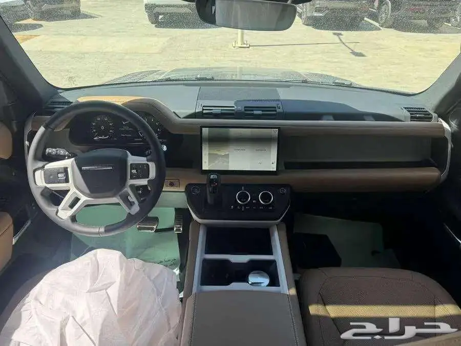 لاند روفر ديفندر 4 سلندر 2025 بطاقه كاش وتقسيط 7