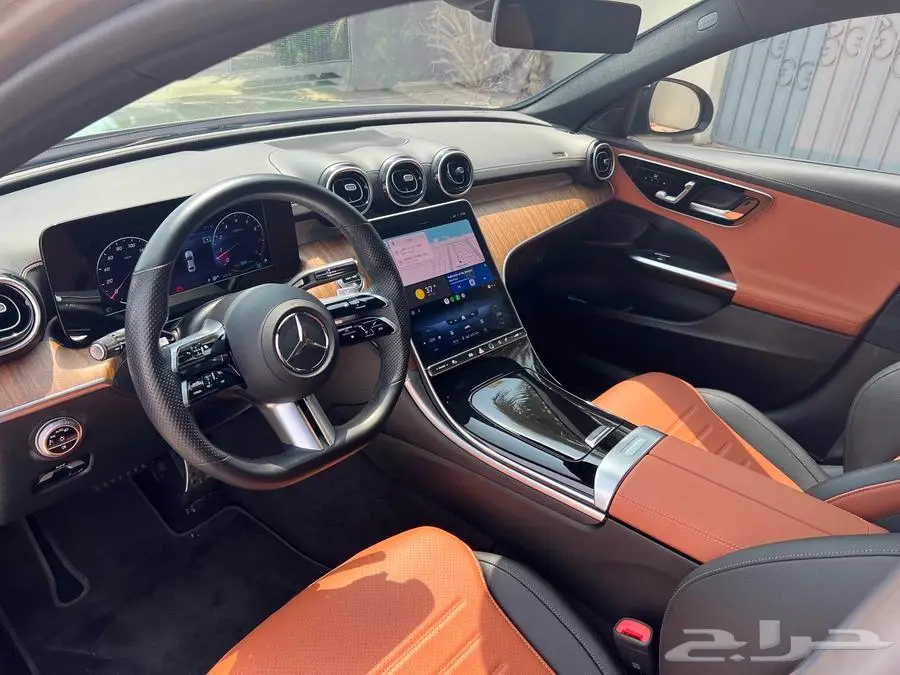 مرسيدس C 2024 AMG لون داخلي جملي وأسود 5