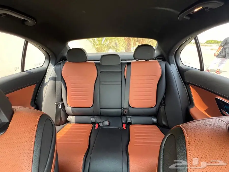 مرسيدس C 2024 AMG لون داخلي جملي وأسود 11