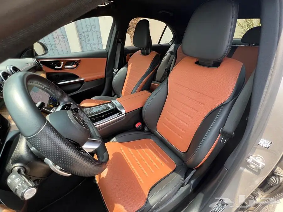 مرسيدس C 2024 AMG لون داخلي جملي وأسود 9