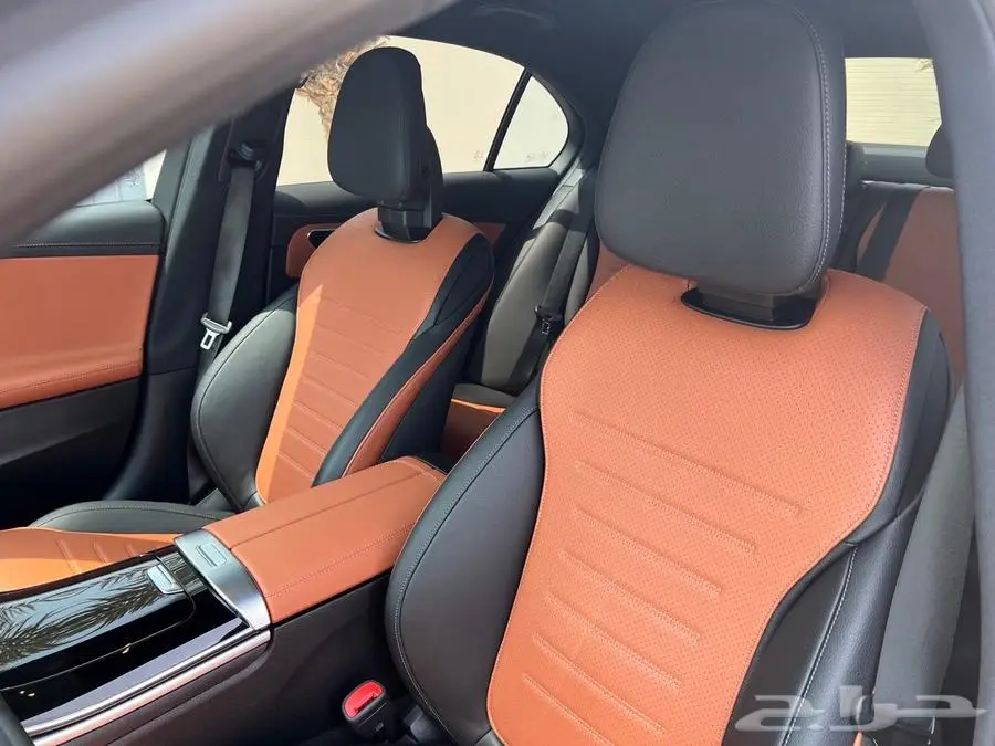 مرسيدس C 2024 AMG لون داخلي جملي وأسود 10