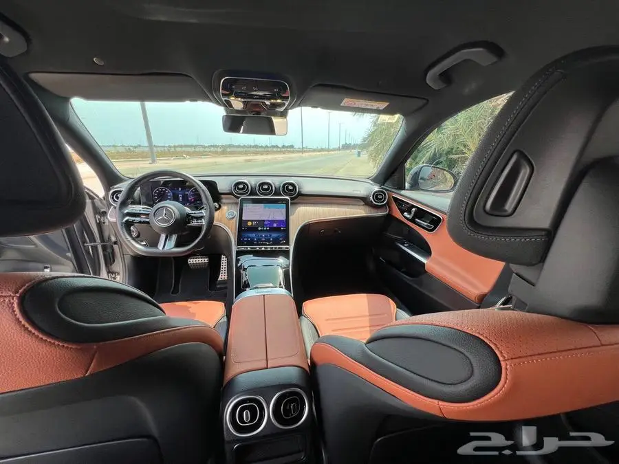 مرسيدس C 2024 AMG لون داخلي جملي وأسود 18
