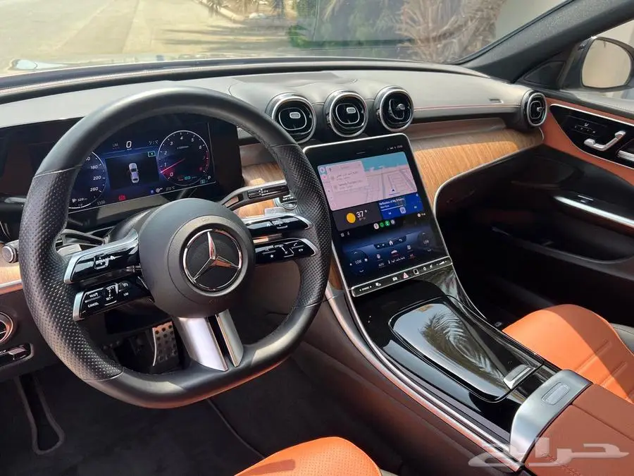 مرسيدس C 2024 AMG لون داخلي جملي وأسود 8