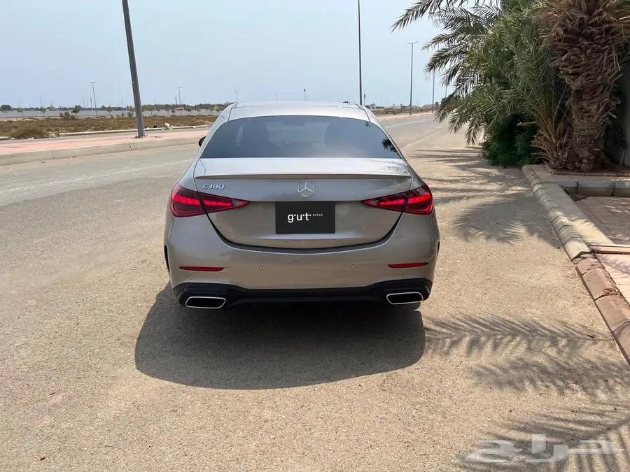 مرسيدس C 2024 AMG لون داخلي جملي وأسود 2