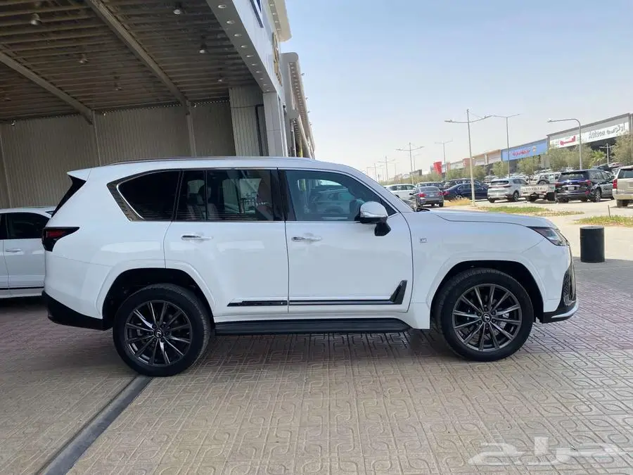 لكزس FSPORT LX600 2023سعودي 4