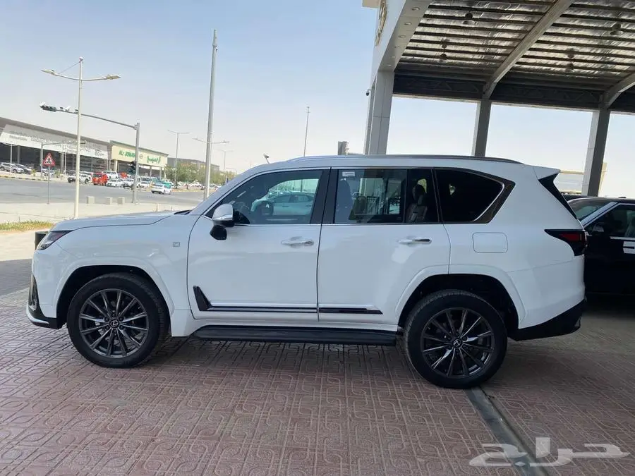 لكزس FSPORT LX600 2023سعودي 3
