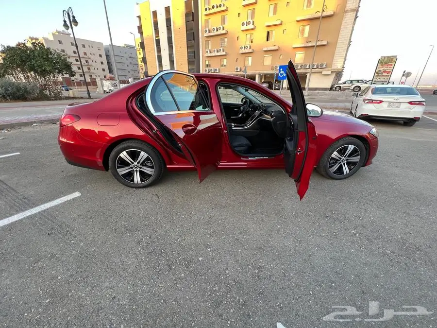 مرسيدس سي أحمر 2022 avantgarde بودي وكالة 18