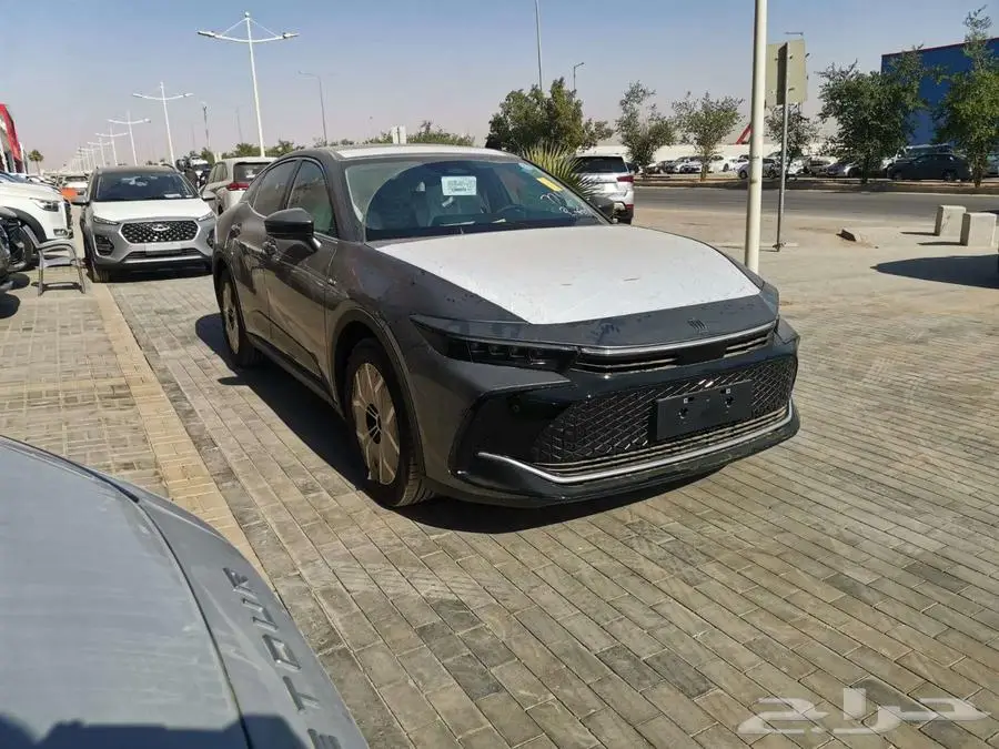 تويوتا كراون بريميوم هايبرد 2.5 موديل 2025 سعودي 2