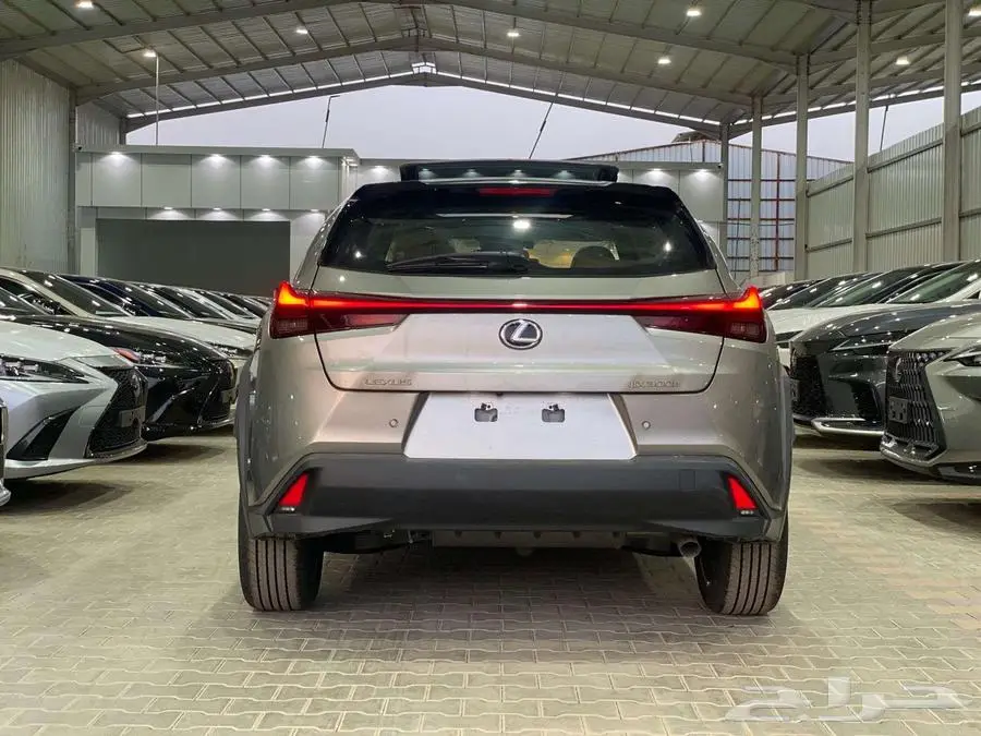 لكزس UX 300 H فل كامل هايبرد 2025 - خليجي 4