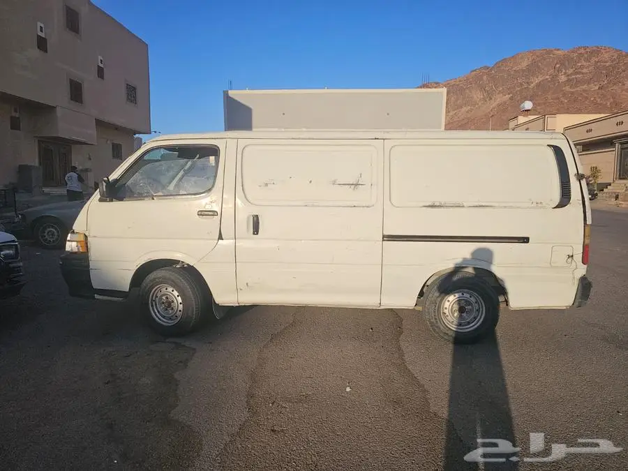 باص تويوتا موديل 2000 0