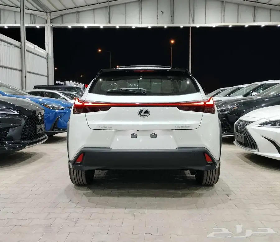 لكزس UX 300 H فل كامل هايبرد 2025 - خليجي 8