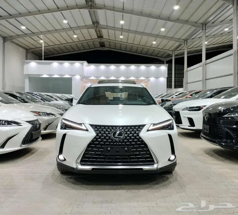 لكزس UX 300 H فل كامل هايبرد 2025 - خليجي 5