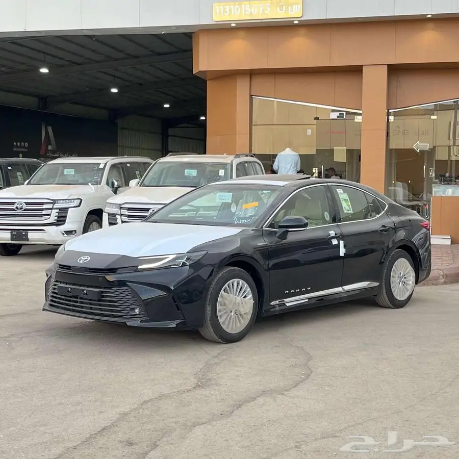 تويوتا كامري ال اي بنزين 2025 اسود - كاش و اقساط 3