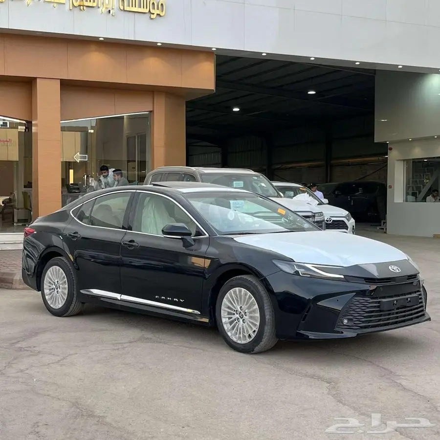 تويوتا كامري ال اي بنزين 2025 اسود - كاش و اقساط 1