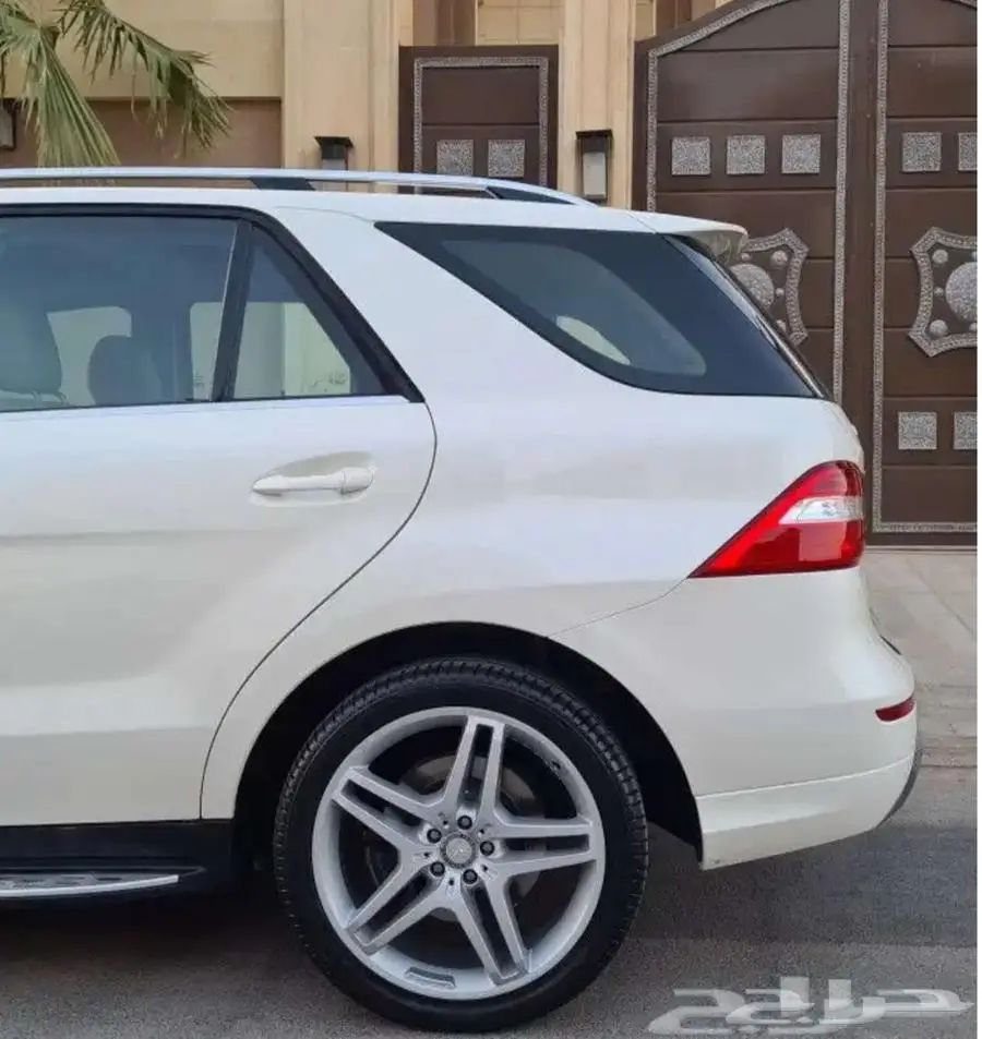 مرسيدس ML350 موديل 2013 نظيف وممشى قليل 2