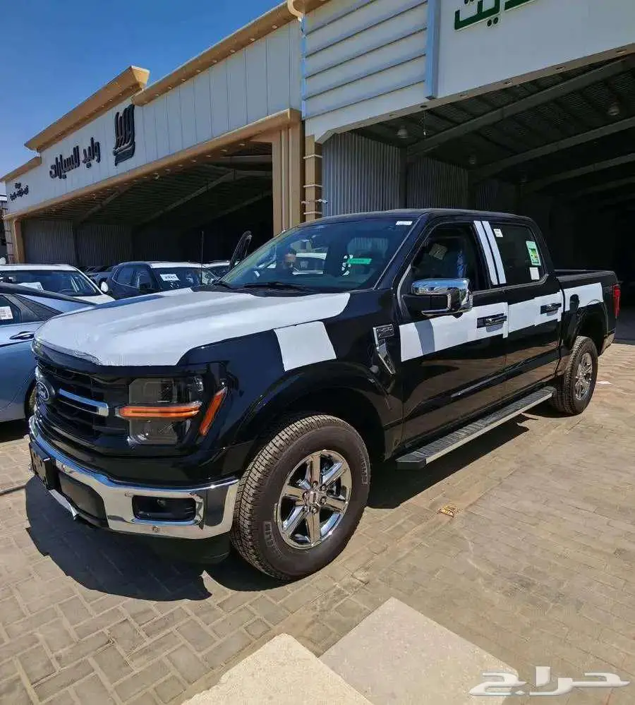 متوفر فوردF150 XLT v6 موديل 2024 لون أسود 0