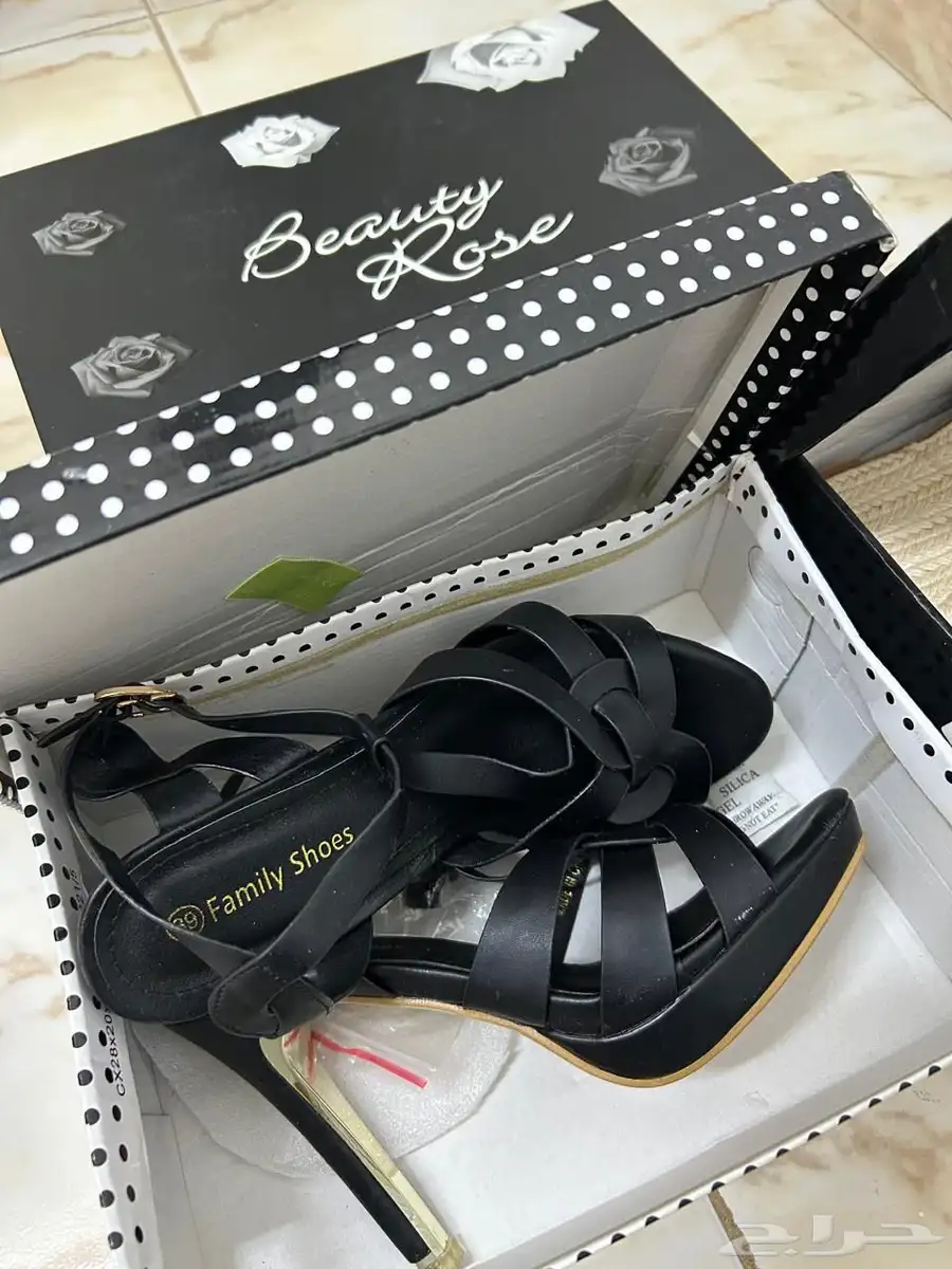 أحذية وعطور 0