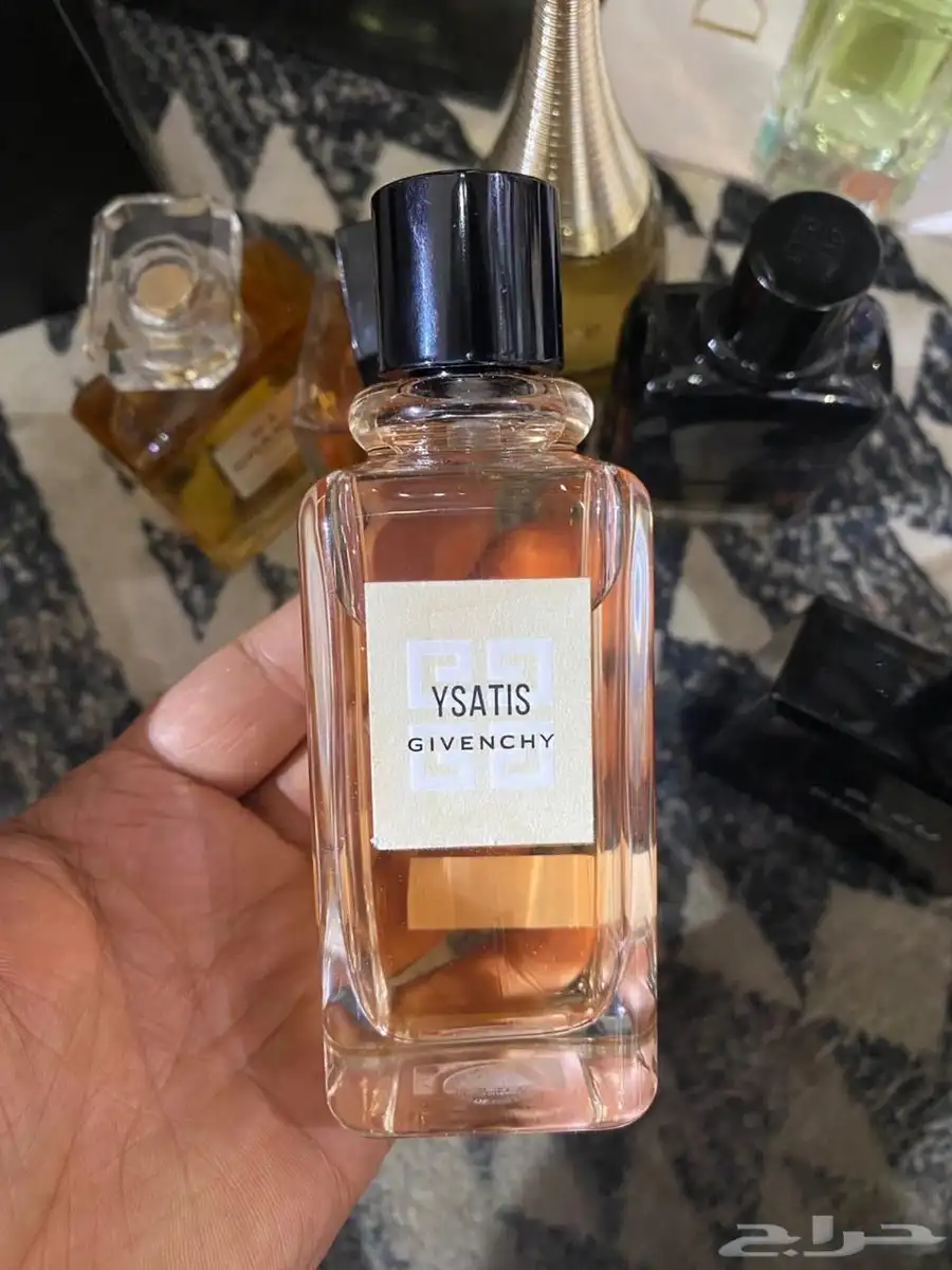 عطورت مطار اصليه بس بدون كرتون بعضها سعرنا جمله جمله 28