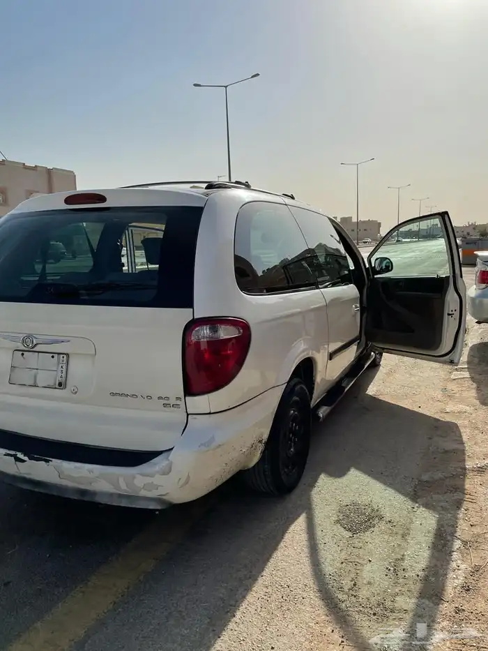 سيارة جراند فويجر لون ابيض 5