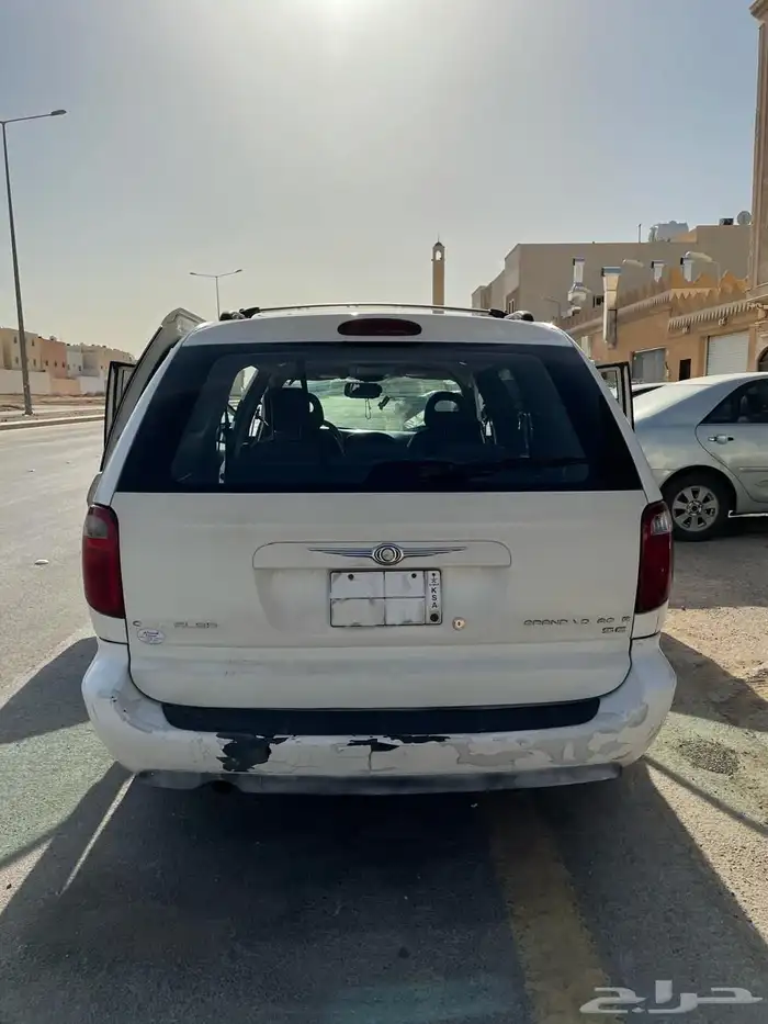 سيارة جراند فويجر لون ابيض 6