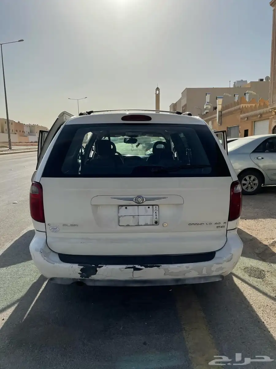 سيارة جراند فويجر لون ابيض 6