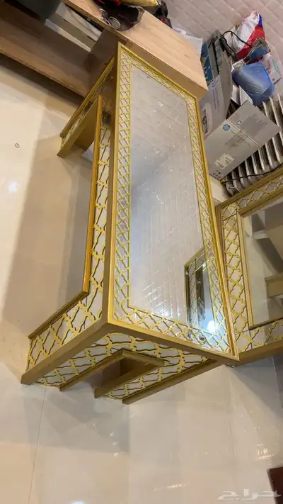 طاولة مع مرايه 0