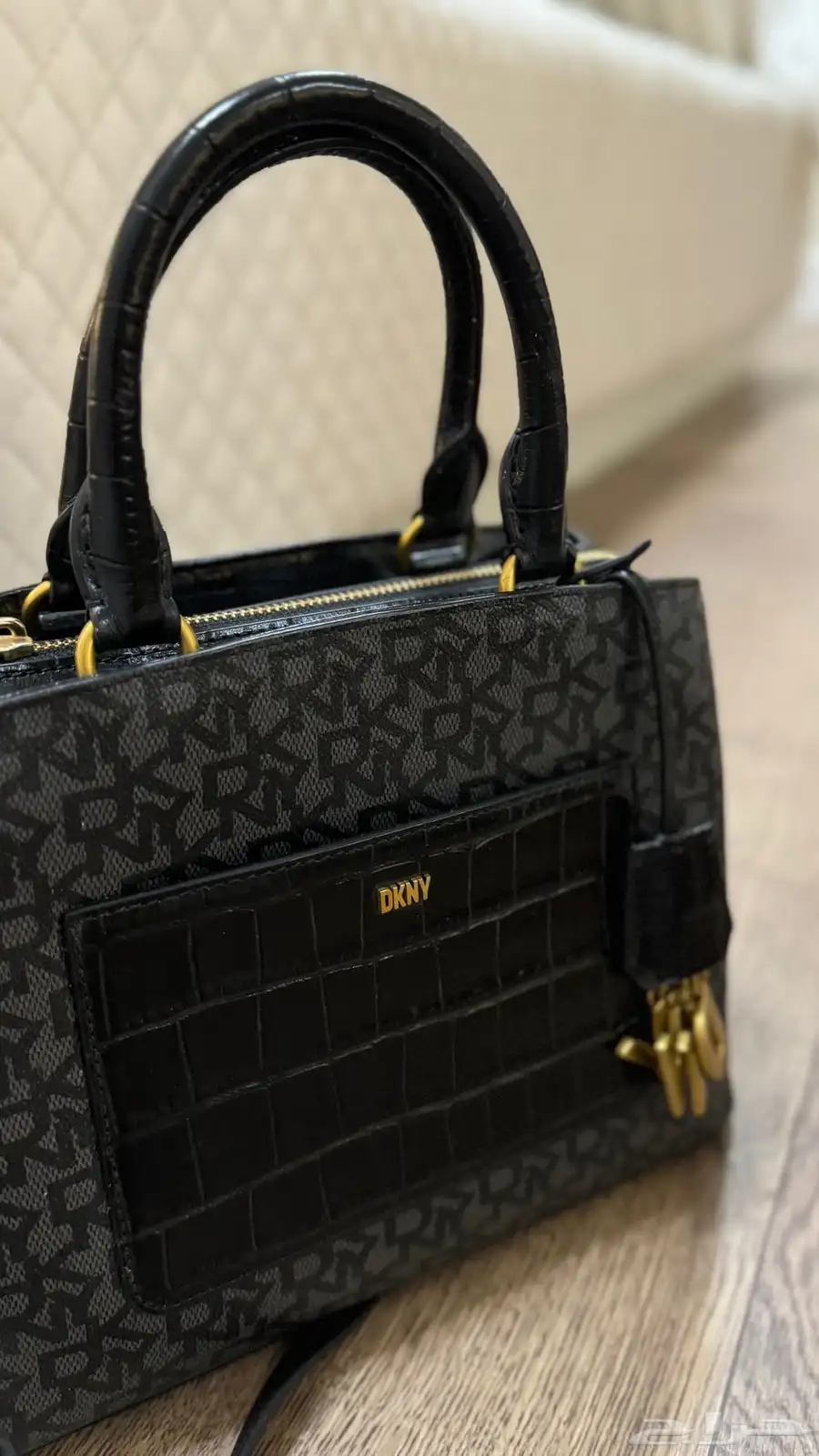 شنطة DKNY الاصليه من اراد الشراء يتواصل على الخاص 1