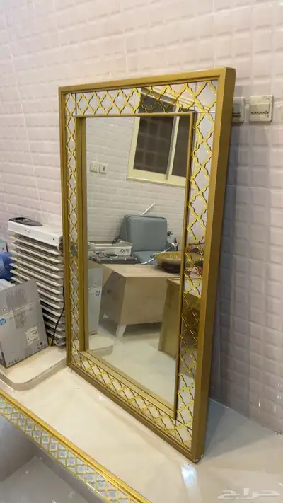 طاولة مع مرايه 2