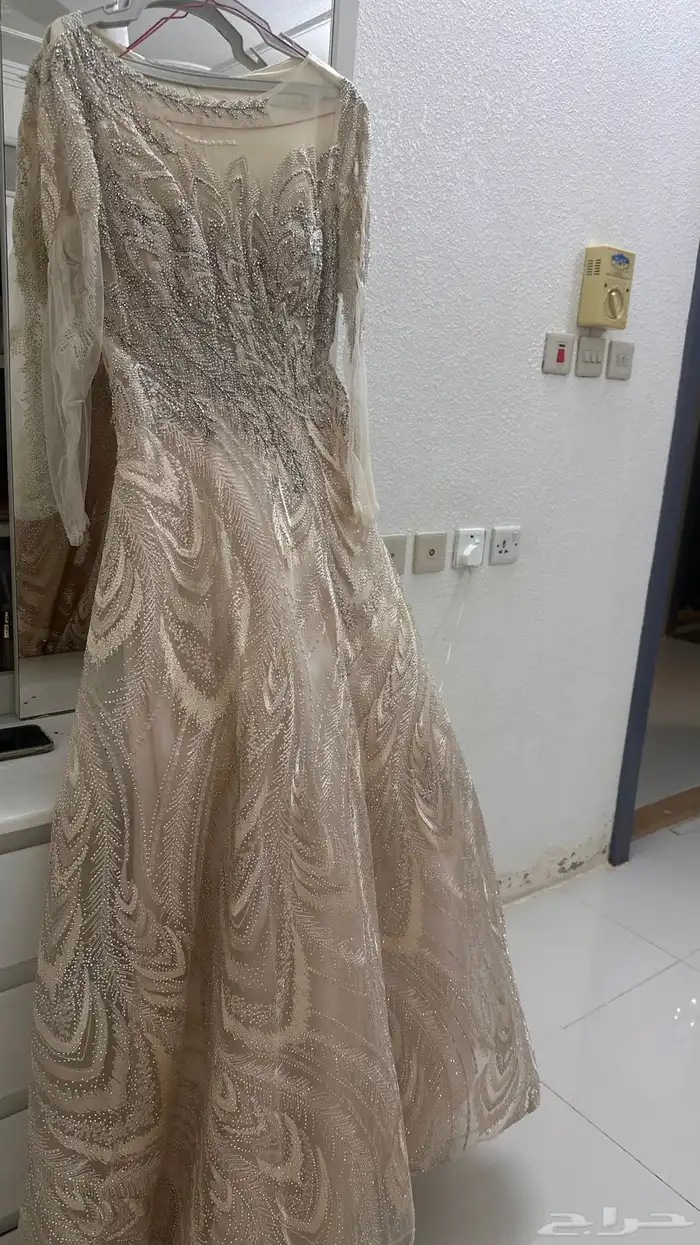 فستان استعمال يوم واحد فقط و ساعات معدوده 1