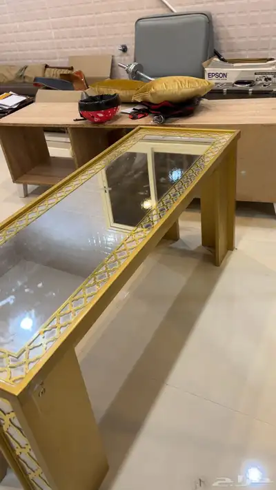 طاولة مع مرايه 1