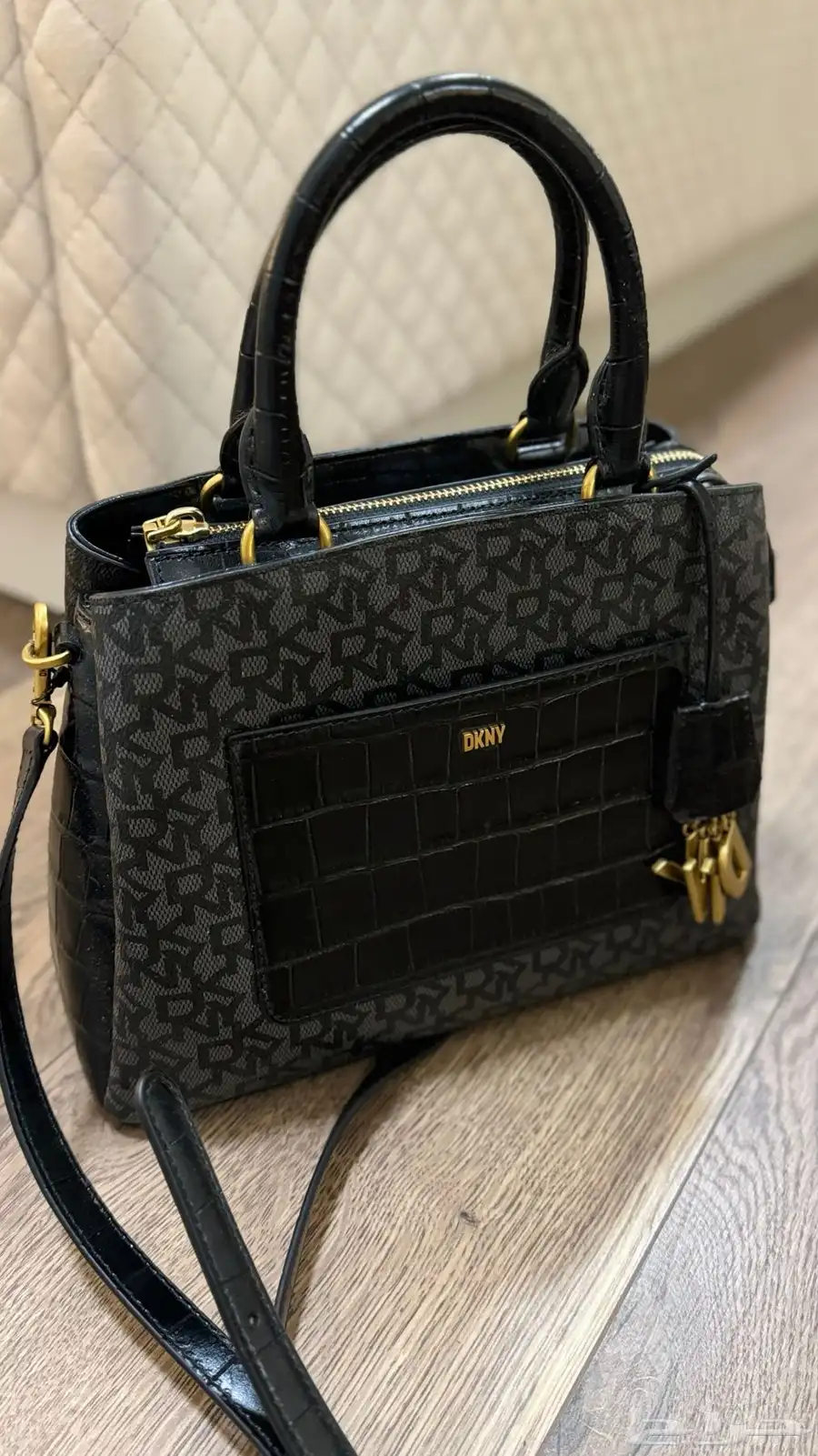 شنطة DKNY الاصليه من اراد الشراء يتواصل على الخاص 0