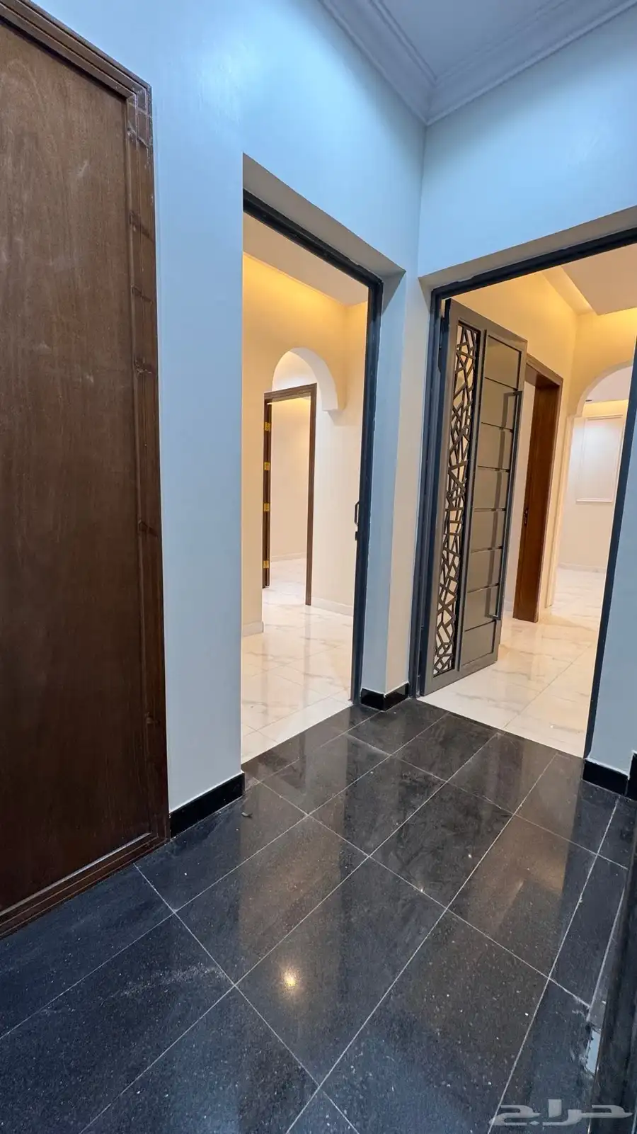 للبيع روف علوى مع ملحق مداخل مستقله مساحه كبيره بالخميس 4