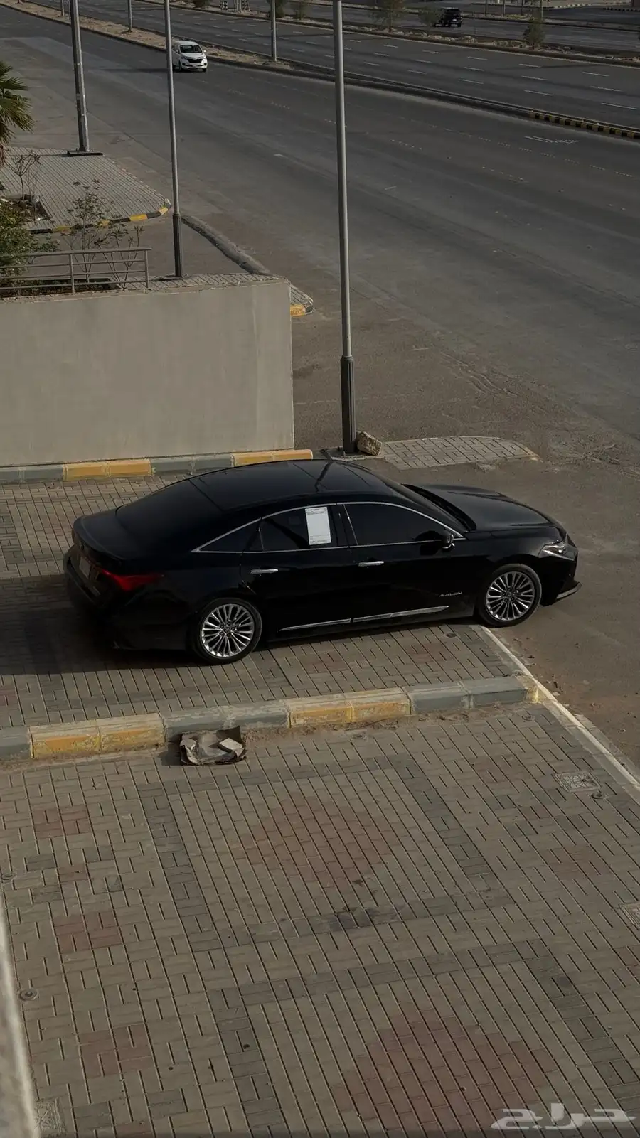 افالون 21 بريميوم لونها ابيض حاط عليها PPF اسود 3