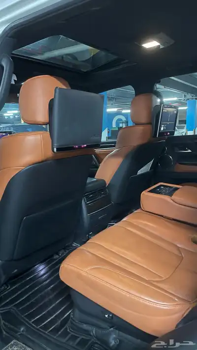LEXUS LX570 2016 35