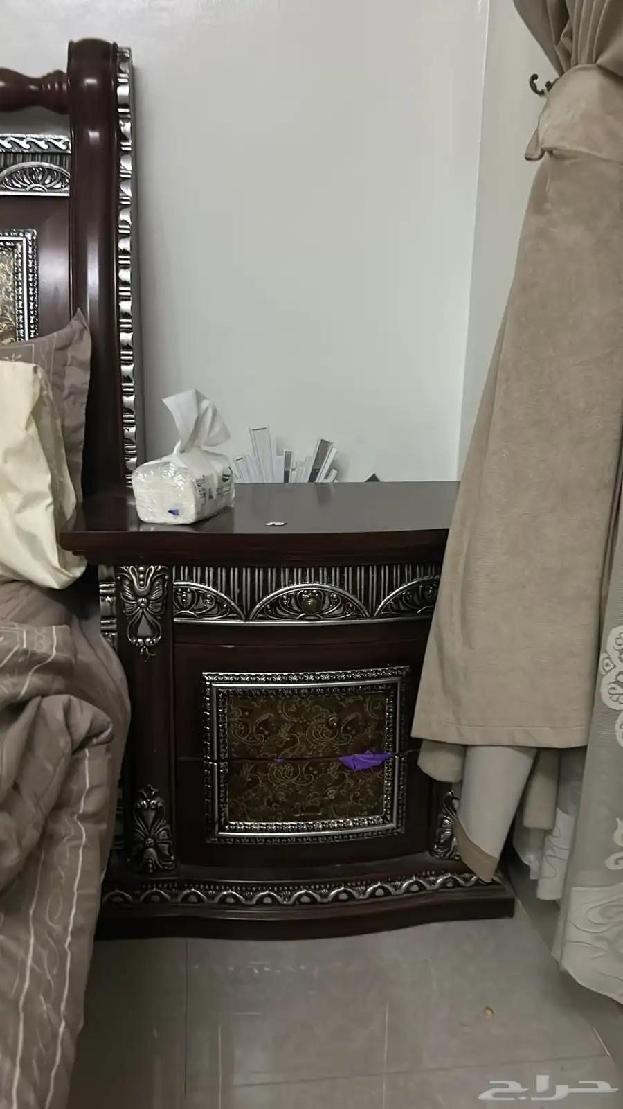 غرفه نوم دولاب وسرير بدون الطراحه و2 كمودينه وتسريحه وارفف 3